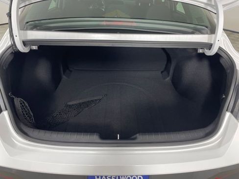 Used 2025 Hyundai Elantra Hybrid FWD image 18