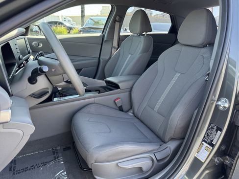 Used 2024 Hyundai Elantra SE FWD image 16