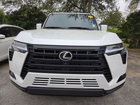 Used 2024 Lexus GX 550 w/ Accessory Package (Z1) image 2