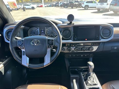 Used 2017 Toyota Tacoma Limited w/ Tow Package image 15