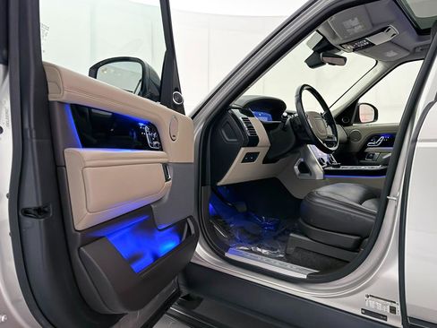 Used 2019 Land Rover Range Rover HSE image 16