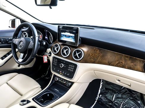 Used 2016 Mercedes-Benz GLA 250 4MATIC image 16