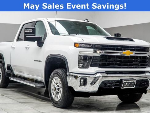 Used 2025 Chevrolet Silverado 2500 LT w/ Convenience Package AWD/4WD image 4