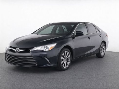 Used 2017 Toyota Camry XLE FWD image 8