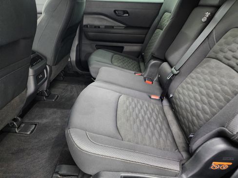 Used 2025 Nissan Pathfinder SV image 9