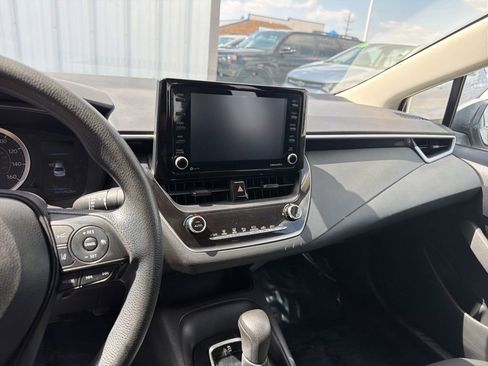 Used 2022 Toyota Corolla LE FWD image 18