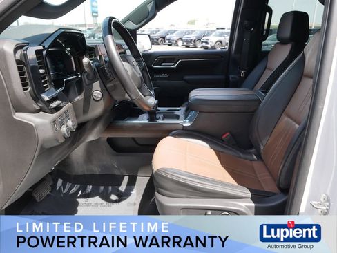 Used 2024 Chevrolet Silverado 1500 High Country w/ Technology Package AWD/4WD image 16