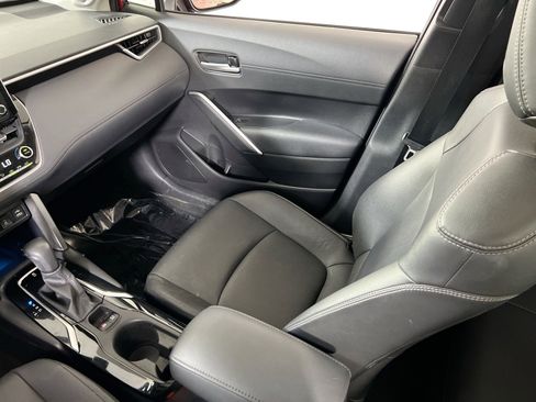 Used 2022 Toyota Corolla Cross XLE w/ Convenience Package image 23