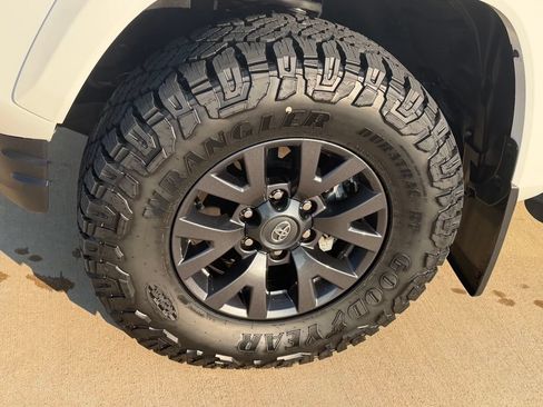 Used 2023 Toyota Tacoma SR5 RWD image 11