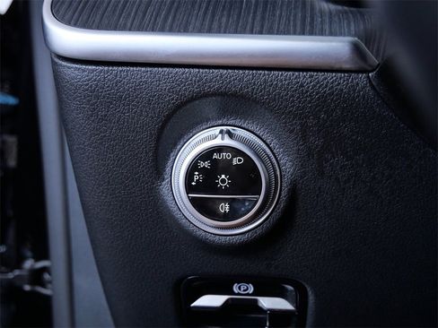 Used 2025 Mercedes-Benz C 300 4MATIC Sedan image 26