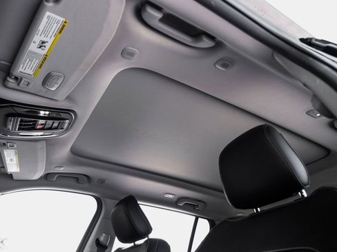 Used 2022 Jeep Grand Cherokee Limited image 9