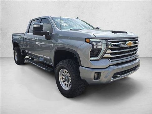 Used 2024 Chevrolet Silverado 2500 High Country w/ High Country Premium Package AWD/4WD image 3
