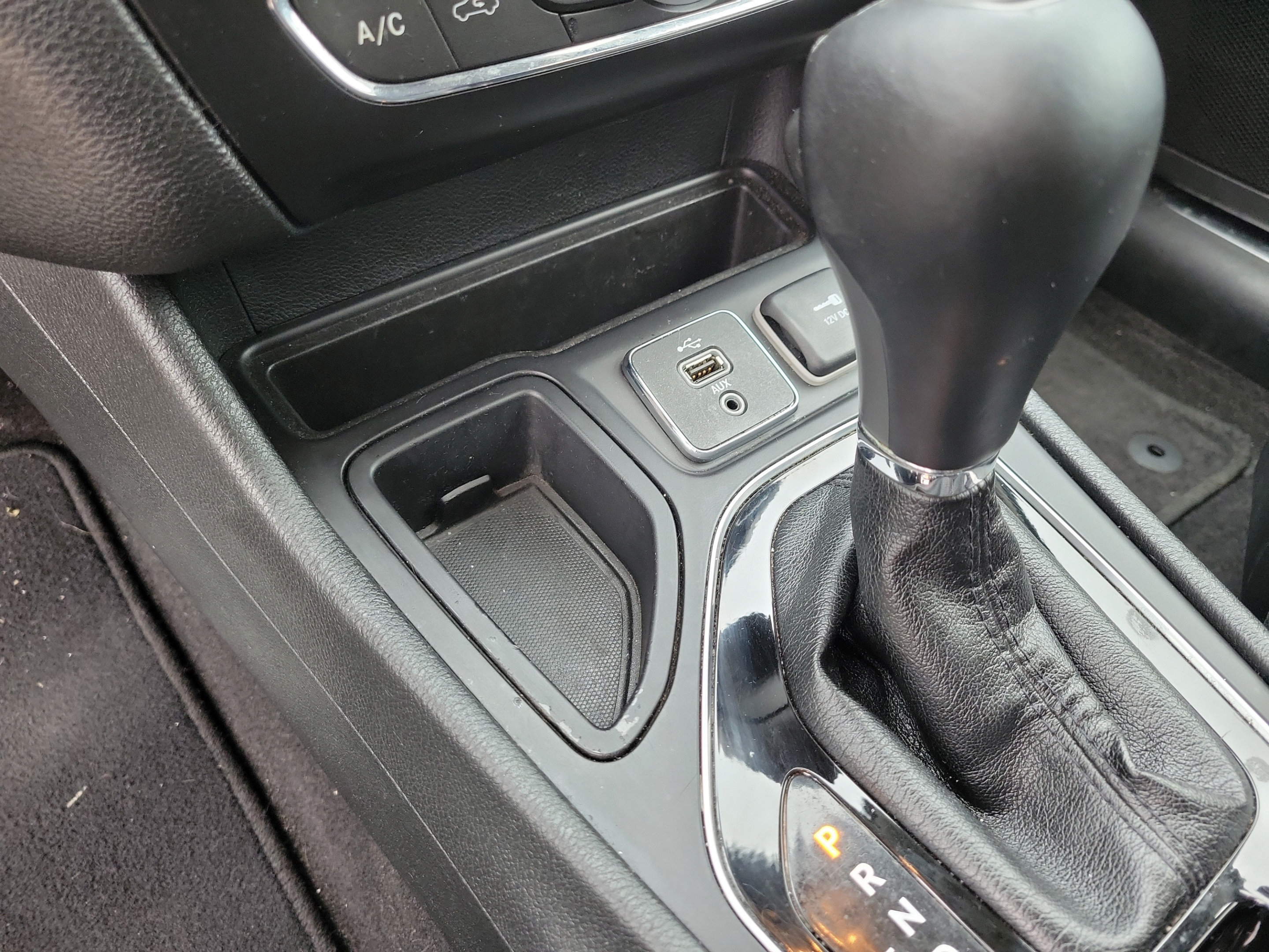Used 2019 Jeep Cherokee Limited FWD image 19