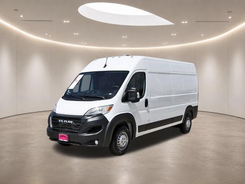 Used 2024 RAM ProMaster 2500 w/ Convenience Group FWD image 3