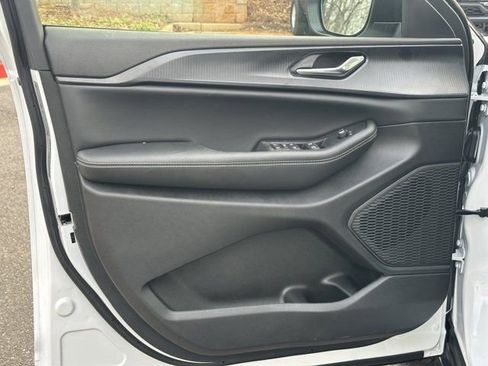 New 2025 Jeep Grand Cherokee Laredo image 11