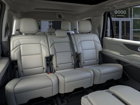 New 2025 Lincoln Navigator Reserve AWD/4WD image 11