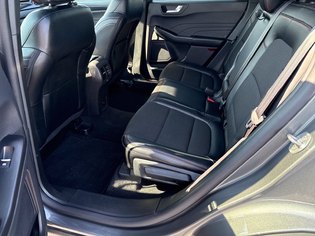 Used 2025 Ford Escape ST-Line Select AWD/4WD image 18
