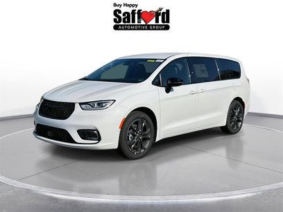 New 2026 Chrysler Pacifica Select