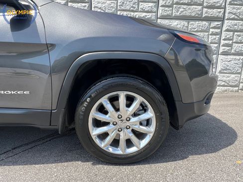 Used 2016 Jeep Cherokee Limited w/ Luxury Group AWD/4WD image 11