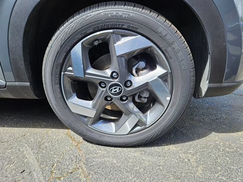 Used 2025 Hyundai Venue SEL FWD image 4