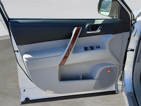 Used 2013 Toyota Highlander Limited image 12