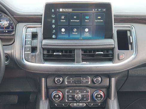Used 2024 Chevrolet Tahoe Z71 w/ Luxury Package AWD/4WD image 18
