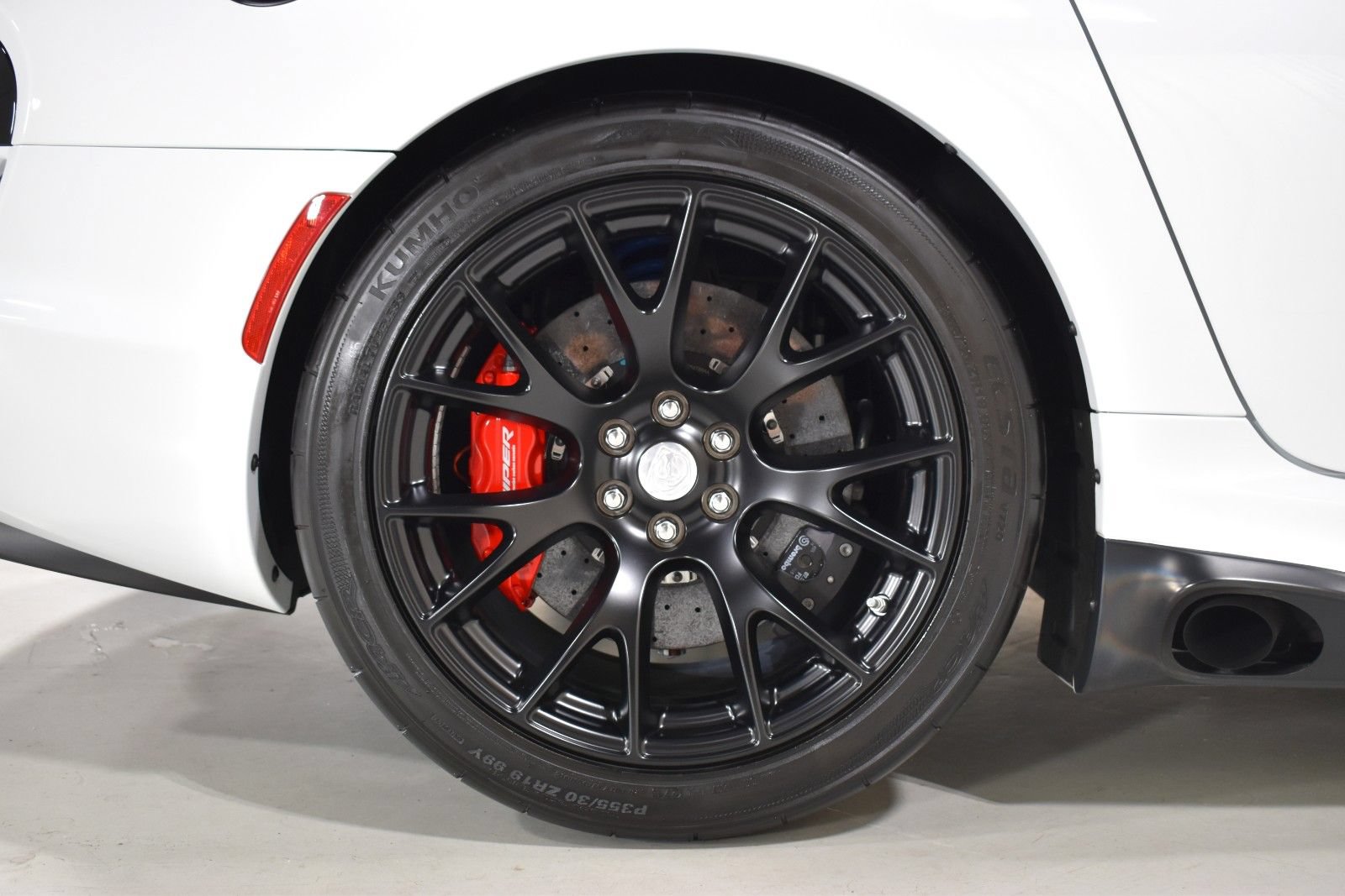 Used 2016 Dodge Viper ACR RWD image 12