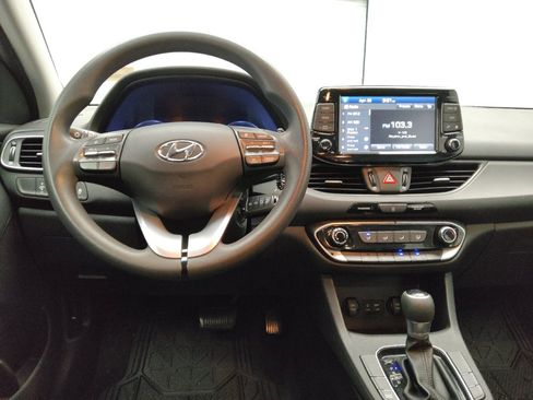 Used 2018 Hyundai Elantra GT FWD image 22