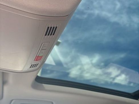 Used 2023 Volkswagen Taos SE w/ Panoramic Sunroof Package AWD/4WD image 26