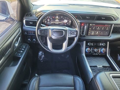 Used 2023 GMC Yukon XL Denali image 17