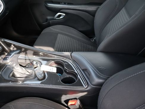 Used 2016 Dodge Challenger SXT RWD image 33