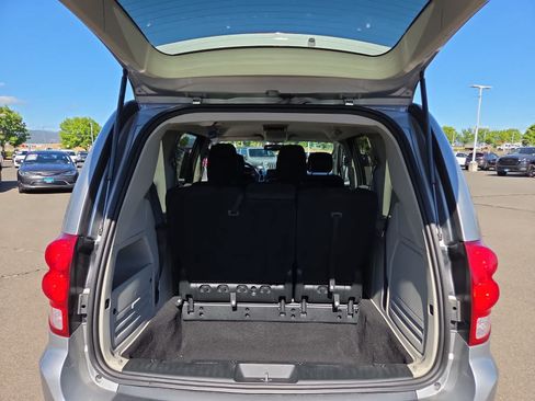 Used 2017 Dodge Grand Caravan SE w/ Power Window Group FWD image 27