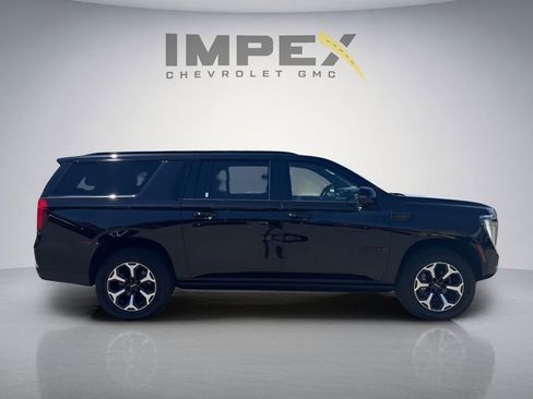 Used 2025 GMC Yukon XL AT4 Ultimate w/ LPO, AT4 Appearance Package AWD/4WD image 6