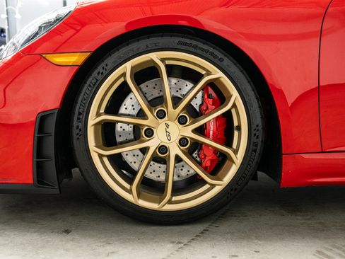 Used 2020 Porsche 718 Cayman GT4 RWD image 9