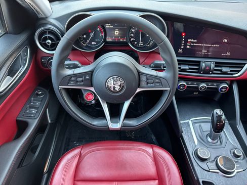 Used 2019 Alfa Romeo Giulia RWD image 13