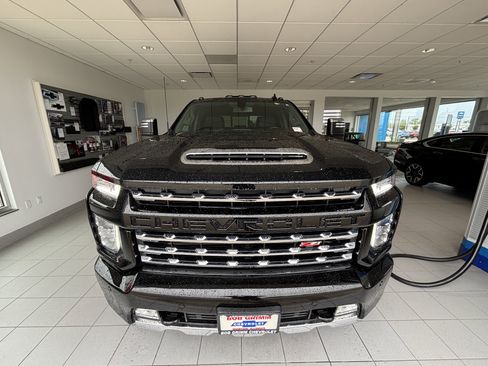 Used 2022 Chevrolet Silverado 2500 LTZ w/ Z71 Chrome Sport Edition AWD/4WD image 5