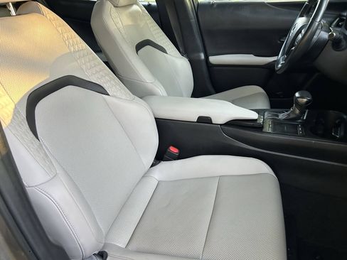 Used 2019 Lexus UX 200 w/ Premium Package FWD image 27
