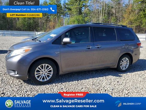 Used 2017 Toyota Sienna XLE Premium FWD image 1