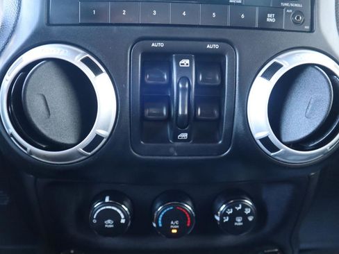 Used 2014 Jeep Wrangler Unlimited Rubicon w/ Connectivity Group AWD/4WD image 69
