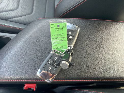 Used 2025 Volkswagen Jetta GLI Autobahn FWD image 32