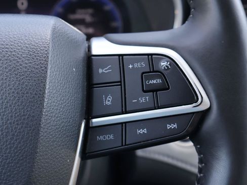Used 2025 Toyota Highlander Platinum AWD/4WD image 32