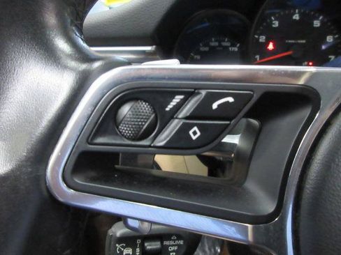 Used 2019 Porsche Macan AWD/4WD image 18