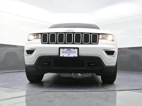 Used 2019 Jeep Grand Cherokee Laredo AWD/4WD image 24