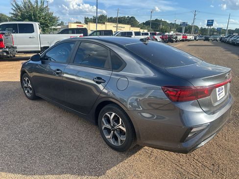 Used 2020 Kia Forte LXS FWD image 9