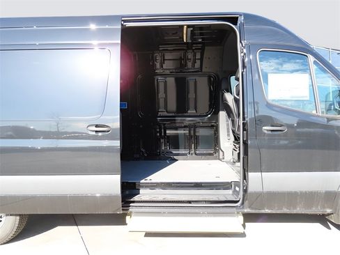 Used 2024 Mercedes-Benz Sprinter 2500 image 61