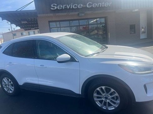 Used 2020 Ford Escape SE image 3