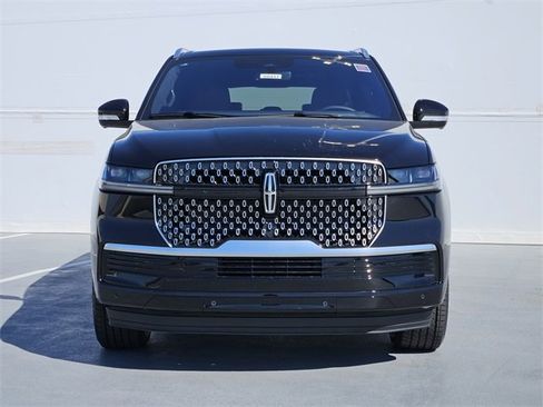 New 2025 Lincoln Navigator L Reserve image 2