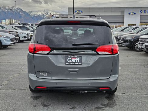 Used 2020 Chrysler Pacifica Touring-L Plus image 7