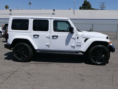 Used 2023 Jeep Wrangler Unlimited Sahara w/ Cold Weather Group AWD/4WD image 3