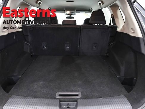 Used 2024 Nissan Rogue S AWD/4WD image 9